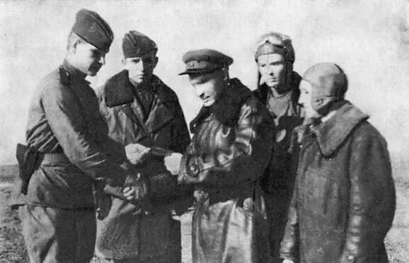 Лейтенант Бикбулатов Механикоружейник младший сержант Александра Чиркова - фото 12