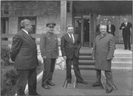 Слева направо Б Т Шумилин К И Никитин Н А Щелоков Б А Викторов - фото 62