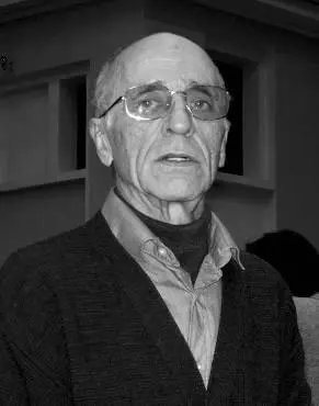 Выходит с Петербургом на свиданье Они несут той ночи торжество В ладонях - фото 7