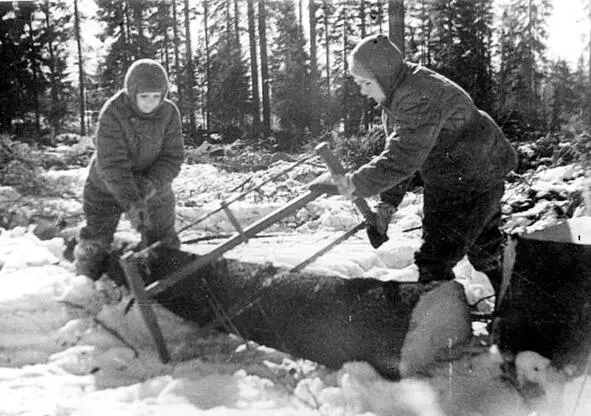 Нет мужчин нам некому помочь А зима уже не за горами Помню как мы - фото 28