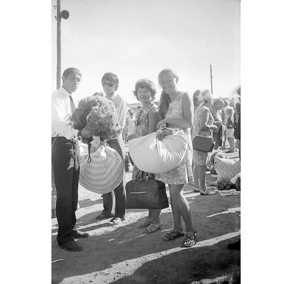 г Балхаш Я со студентами на практике 1972 год Задача помощника оператора - фото 44