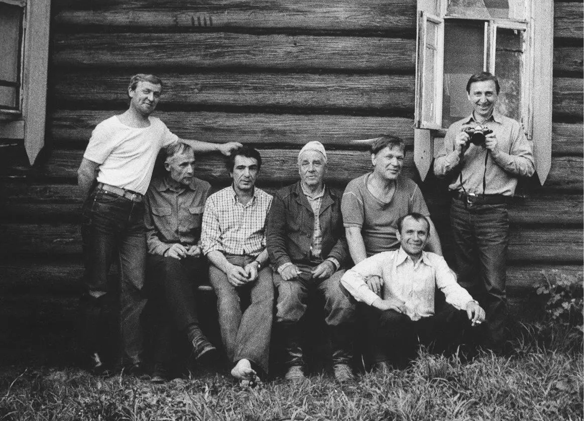 Эдуард Штейнберг Петр Вельяминов и Юрий Желтов с друзьямирыбаками из города - фото 40