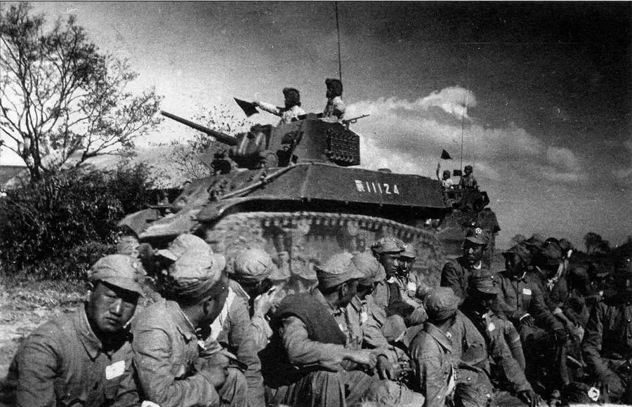 Колонна танков M3A3 НО А К недалеко от переправы на рЯнцзы На переднем плане - фото 57