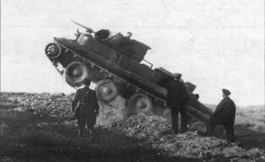 Плавающий танк 11Т1А во время заводских испытаний 1934 год Ходовая часть - фото 9