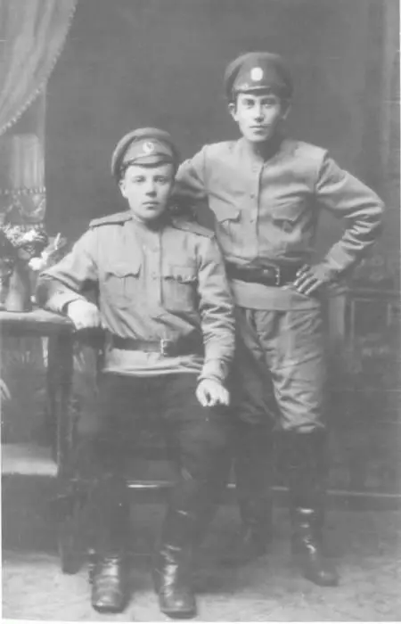 НИ Ежов справа Витебск 1916 г РГАСПИ Солдаты радиотехнической - фото 2