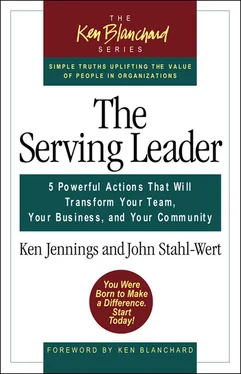 John Stahl-Wert Serving leaders обложка книги