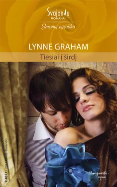 Lynne Graham Tiesiai į širdį обложка книги