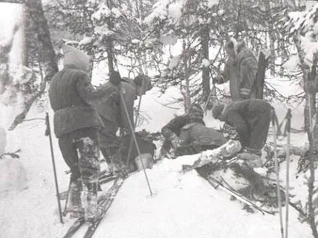 Extraction of the Dyatlov groups warehouse contents by the search group The - фото 26