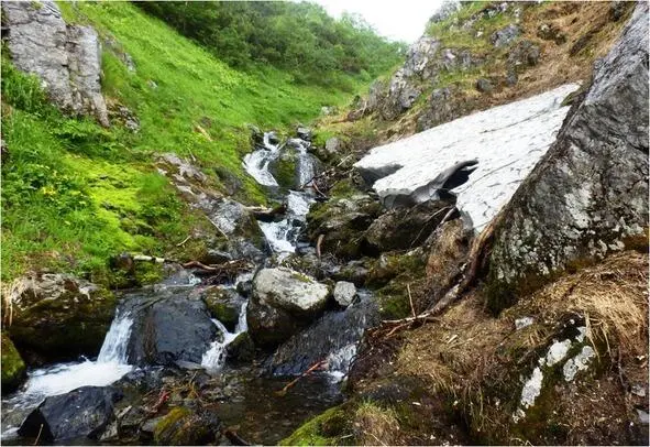 Тимоха мокрый но не до конца вода в сапогах не хлюпает нет там пока воды - фото 13