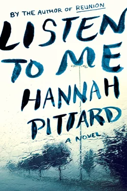 Hannah Pittard Listen to Me обложка книги