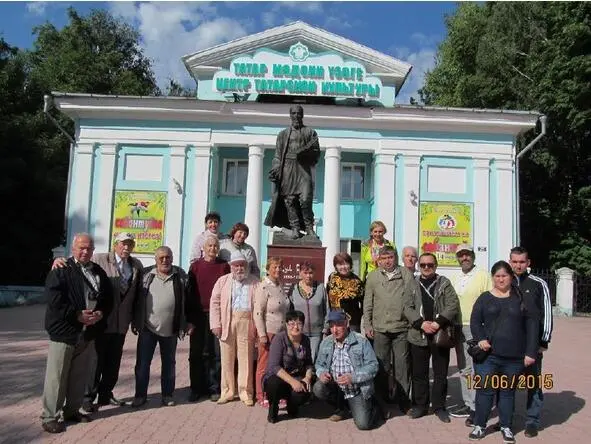 Ульяновск Памятник булгарскому поэту Кул Гали г Болгар Ак Мечеть слева - фото 4