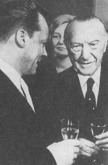 Прощальный визит федерального канцлера Аденауэра в Берлин 1963 год Встреча с - фото 15