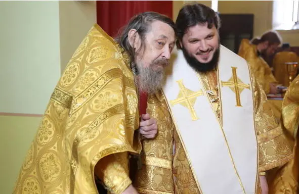 Иерей Николай Блохин с епископом Амурским и Чегдомынским Николаем Ашимовым - фото 1