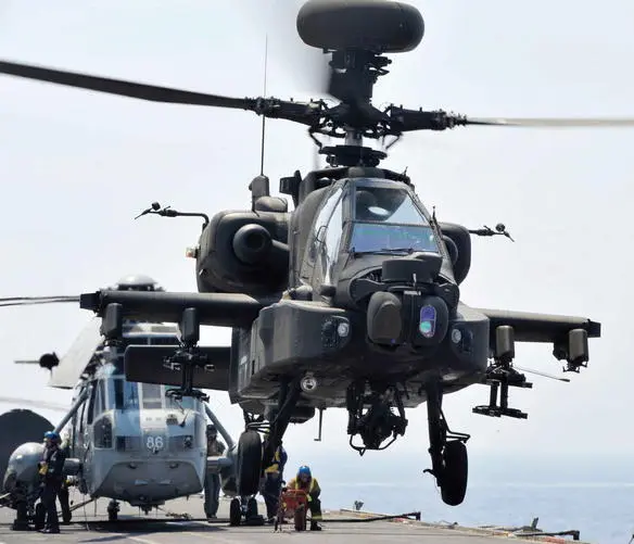Deck landing training Behind the Apache is a Sea King Mk7 Airborne - фото 12