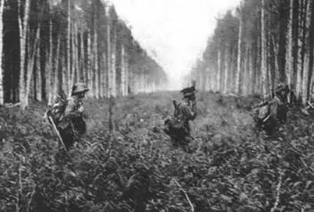 Finnish troops crossing the pre1940 border into Soviet territory during - фото 6