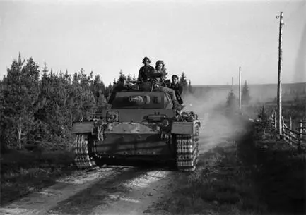 German tanks on their way to the frontline Vasonvaara July 1 1941 Source - фото 8