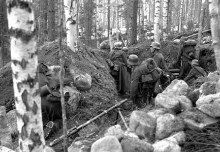 German gebirgsjäger in the sap taking cover from Russian fire in the area of - фото 18