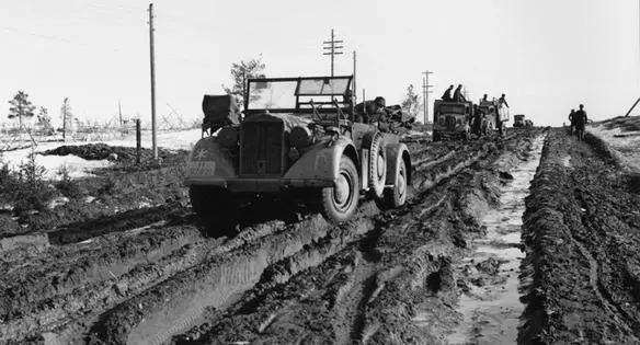 This German staff car is mired in the deep mud of a road near Kiestinki - фото 19