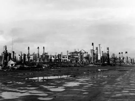 The Germans had almost completely destroyed Rovaniemi October 19 1944 - фото 29