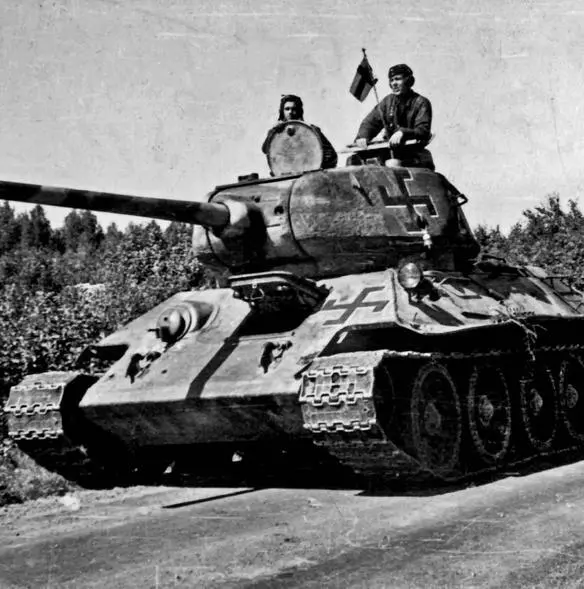 A captured T34 Sotka tank paraded at Pihkalanjärvi Although territory was - фото 4
