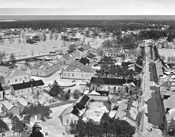 An aerial photograph of Hanko village taken a few days before the harbour was - фото 5