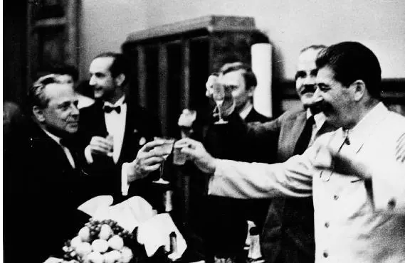 I know how much the German nation loves its Führer I should therefore like to - фото 11
