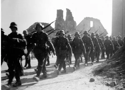 Victorious German troops march through the ruins of a Polish village R - фото 15