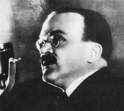 Molotov announces the Soviet invasion of Poland on 17 September in support of - фото 16