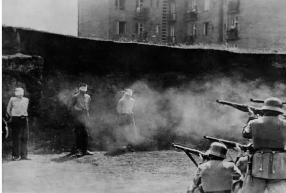 The murderous reality of German rule An execution in the Polish town of - фото 19