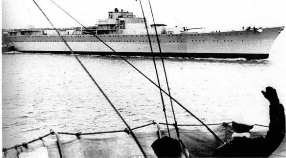 The unfinished German heavy cruiser Lützow the flagship of the - фото 26
