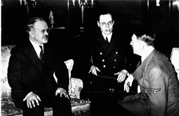 Lets divide the whole world Hitler and Molotov discuss terms with Gustav - фото 29