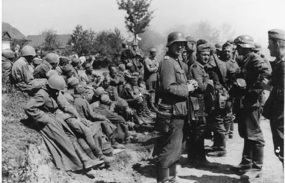The only thing left of the 56th Rifle Division was its number Some of the - фото 33