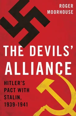 Roger Moorhouse The Devils' Alliance: Hitler's Pact with Stalin, 1939-1941 обложка книги