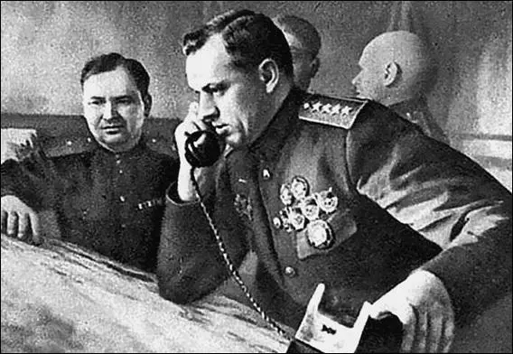 КК Рокоссовский на Курской дуге 1943 г Константин Константинович - фото 35