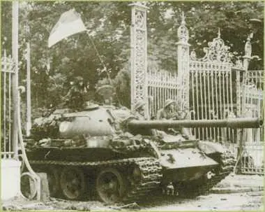 Сайгон 30 апреля 1975 года Танк Т54А из состава 202й танковой бригады ВНА - фото 172