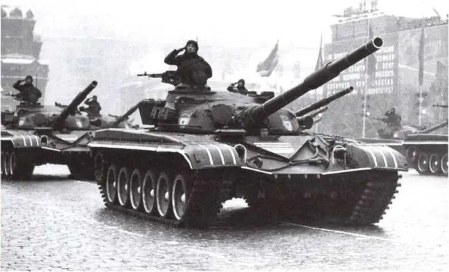Московский дебют танков Т72 состоялся 7 ноября 1977 года На заводе ввели - фото 65