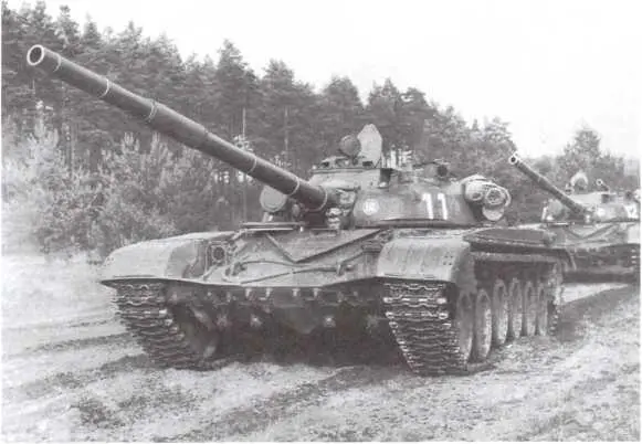 Танки Т72А на марше Учения Запад81 сентябрь 1981 года По неизвестной - фото 144