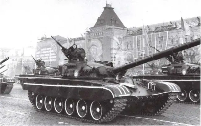 Танки Т72А на Красной площади 7 ноября 1983 года Через некоторое время они - фото 148