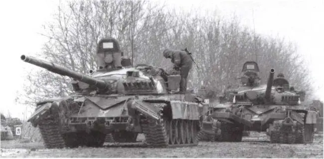 Российские танки Т 72А на шоссе Владикавказ Грозный 13 декабря 1994 года - фото 189