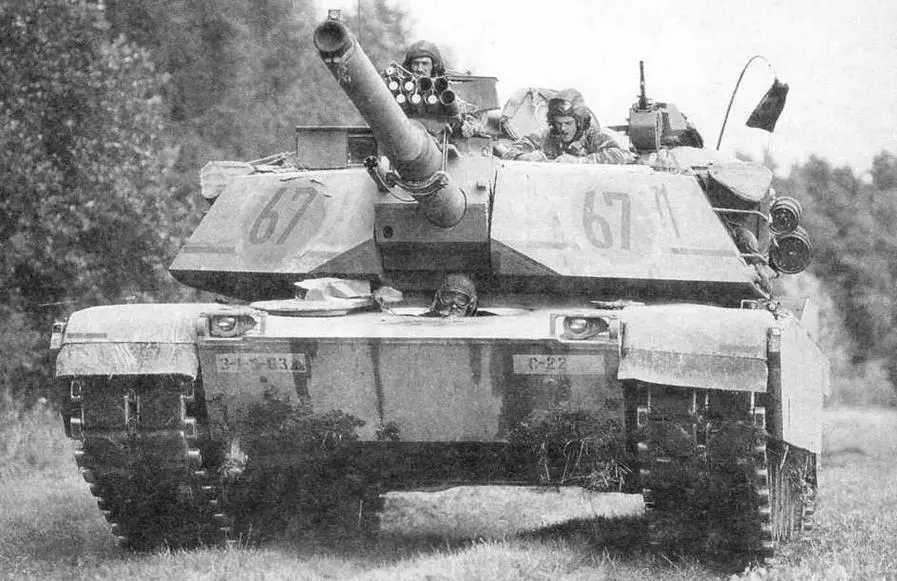 Основной боевой пшик M1 во время тактических учений Над стволом установлен - фото 24