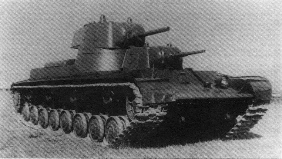 Танк СМК на полигонных испытаниях Август 1939 года Хорошо видны форма траков - фото 3