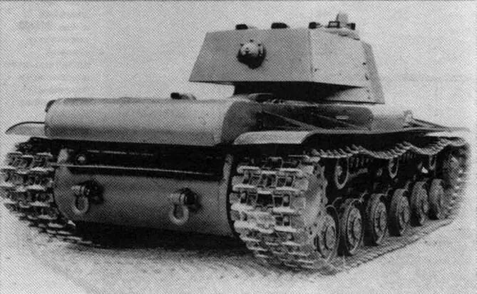 Танк Т150 Вид сзади Танк КВ220 во дворе Кировского завода Январь 1941 - фото 40