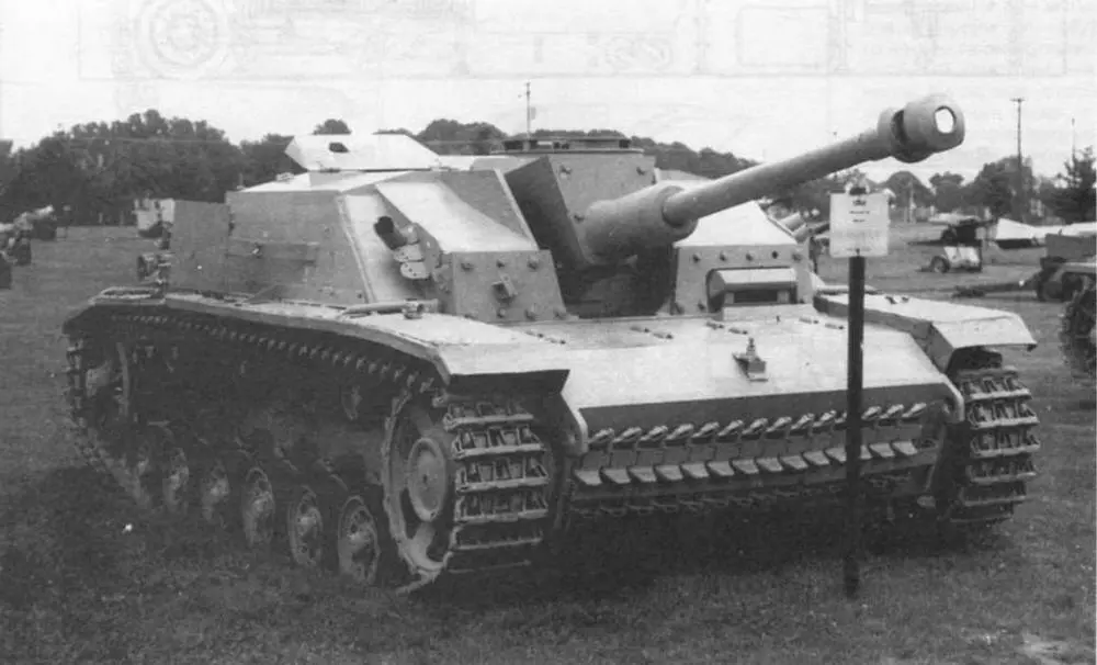 Штурмовое орудие StuG 40 AusfG в экспозиции музея Абердинского полигона в США - фото 25