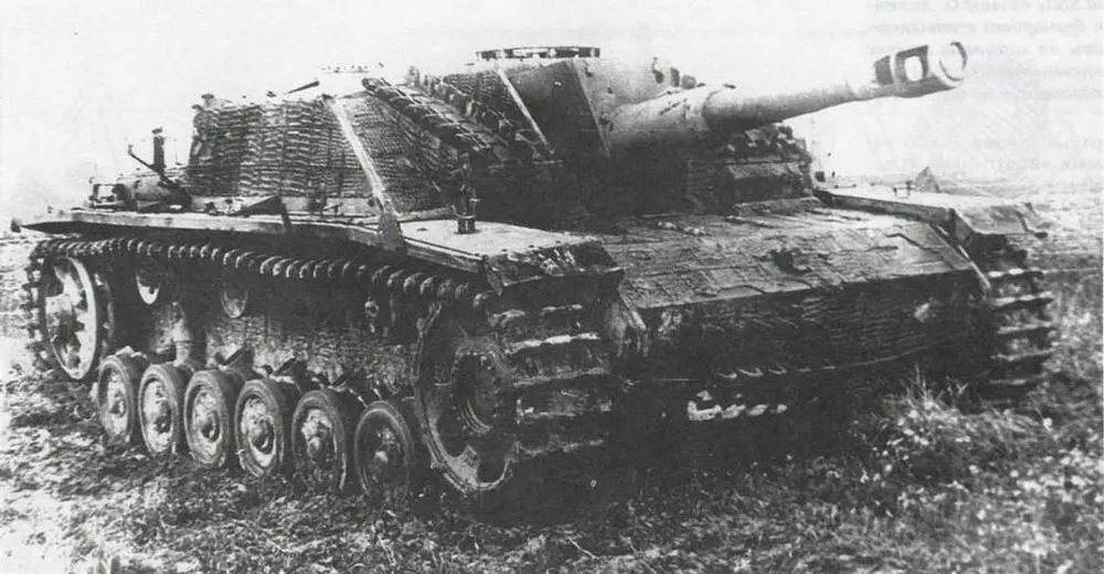 Штурмовая гаубица Stuff 42 в Кубинке 1946 год Корпус и рубка машины покрыты - фото 28
