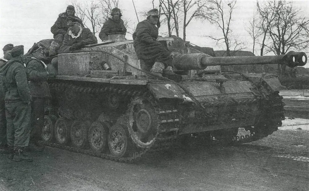 Штурмовое орудие StuG III AusfF8 моторизованной дивизии Великая Германия - фото 30