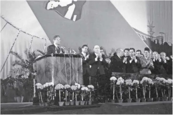Тов Суслов выступает на предвыборном собрании избирателей Ленинград 1966 г - фото 13