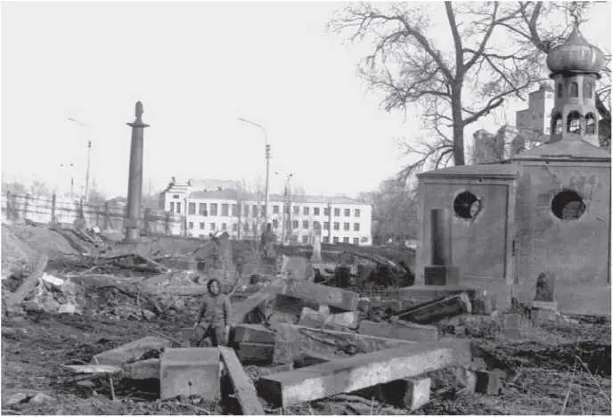 Никольское кладбище АлександроНевской лавры в Ленинграде 1981 г Я хотя и - фото 21
