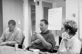 Some teams figure the relative sizes of stories by how many people are needed - фото 340