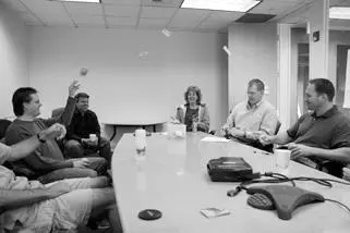 Prioritizing The purpose of the release planning meeting is also to get an - фото 343