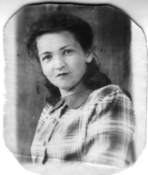Мама Мария Петровна Купцова Мама сохранила этот подарок вот уже около 70 лет - фото 48
